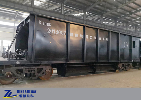 El tren de coche ferroviario de carga del cargo 120km/H de la mina 60t carga el tejado cubierto